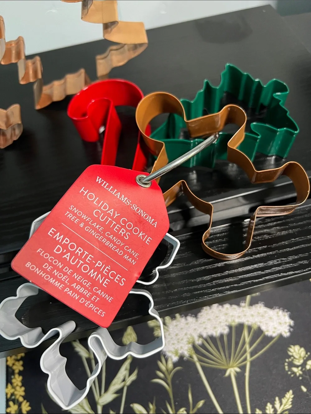 BNWT Williams Sonoma Holiday Stripe Kitchen Towels & Holiday Cook Cutter Set